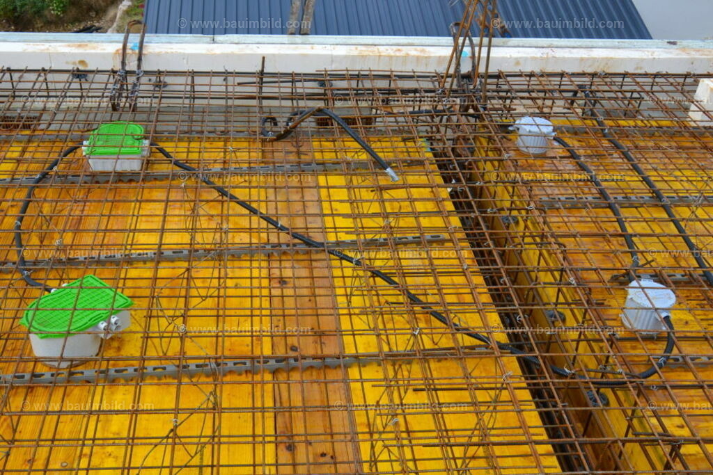 bib-lg17-elektroinstallation-0067 | Nach LV-Leistungsgruppen sortierte Detailfotos über den Bau eines Hauses. Alle Hausbau-Bilder direkt vom Urheber und Autor der Website Haus-Selber-Bauen.com