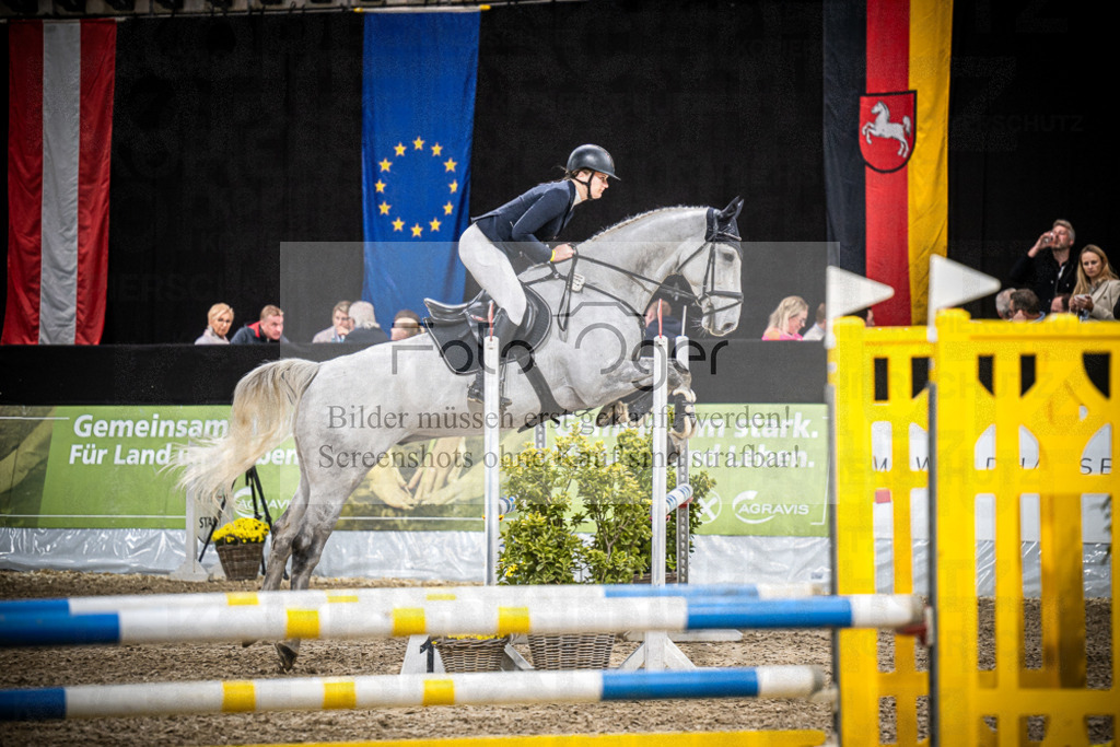 DOS_2582 | Entdecke hochwertige Reitturnierfotos von Foto Oger. Professionell, emotional und authentisch – jetzt Lieblingsmomente im Shop bestellen.Deutschlandweite Turnierfotografie. - Realisiert mit Pictrs.com