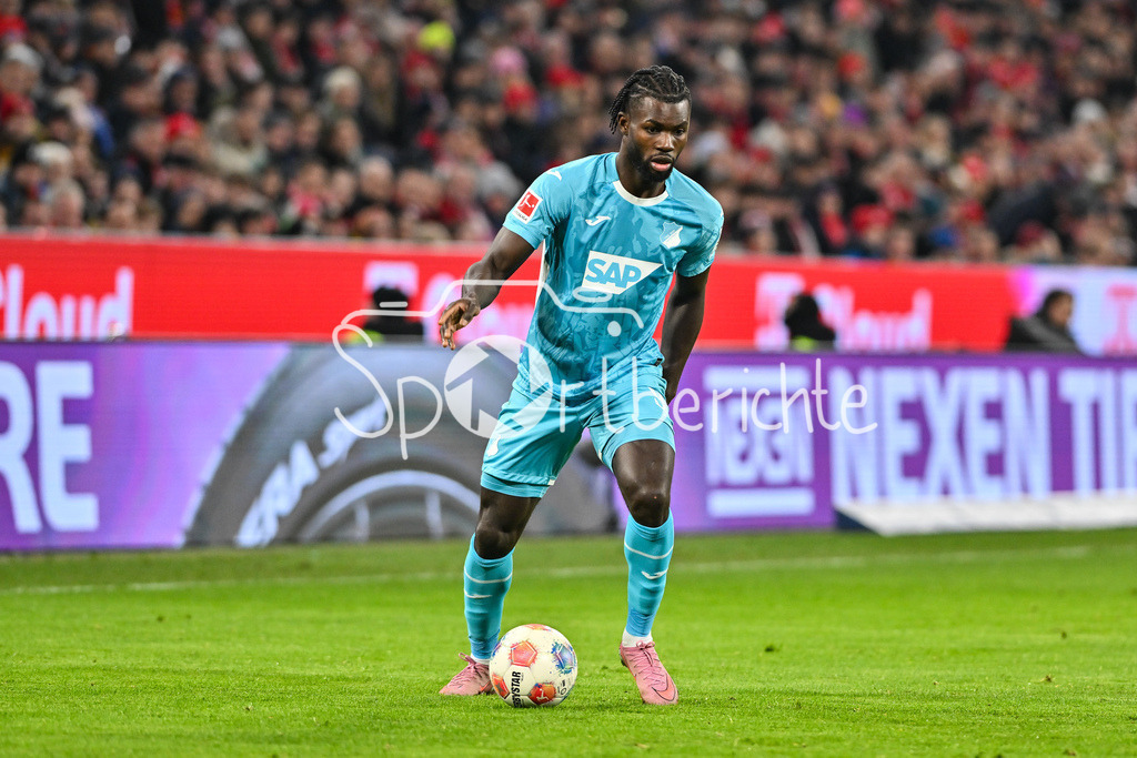 FC Bayern München - TSG 1899 Hoffenheim | MUNICH, GERMANY - 08. FEBRUARY: am Ball Ihlas BEBOU (TSG Hoffenheim 9) / Einzelfoto / Freisteller während dem Bundesligamatch zwischen dem FC Bayern München und der TSG 1899 Hoffenheim am 21. Spieltag in der Allianz Arena / DFL REGULATIONS PROHIBIT ANY USE OF PHOTOGRAPHS AS IMAGE SEQUENCES AND/OR QUASI-VIDEO