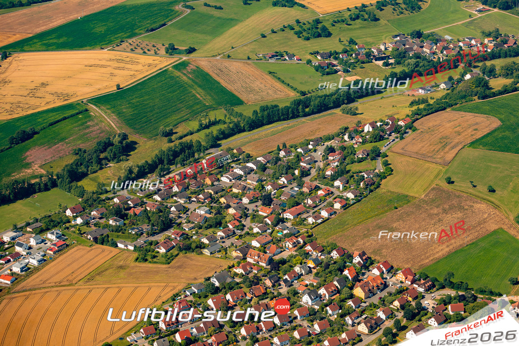 Das Luftbild zeigt : Riedelhof Emskirchen - Die Luftaufnahme wurde 2024 vom UL-Flugzeug aus erstellt ( keine Drohne ) - Hochauflösende Luftaufnahme - Für grossformatige Ausdrucke geeignet. Die Geschenkidee !Mit Lizenz und Bildrechte bestellbar