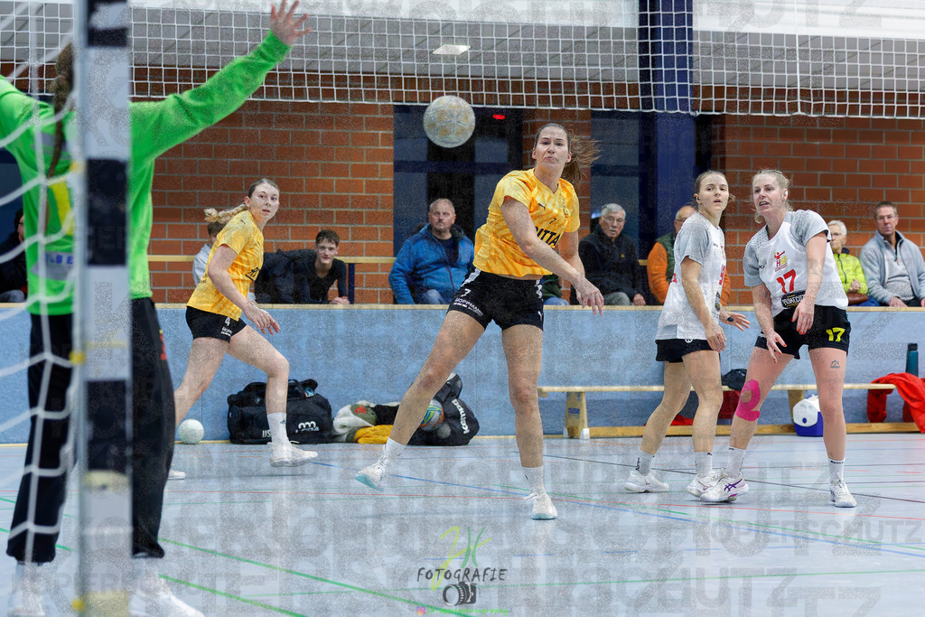 Frauen Oberliga Mitte (HHV); HSG Eibelshausen/Ewersbach - HSG Wettenberg II | Frauen Oberliga Mitte (HHV); HSG Eibelshausen/Ewersbach - HSG Wettenberg II am 13.12.2025 in Steinbrücken (Sporthalle am Hammerweiher)Photo © 2025 - Jörg Heinrich - Realisiert mit Pictrs.com