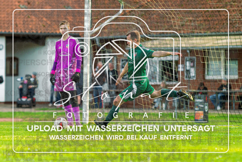 261004-HMKSCT-0031 | v.l. Lasse Heiden (SC Tewel #16), Fabian Helmke (SC Tewel #3);Kreisliga Herren HK - Heidmark vs. SC Tewel am 04.10.26 in Heidmarkstadion, Bad Fallingbostel - Realisiert mit Pictrs.com