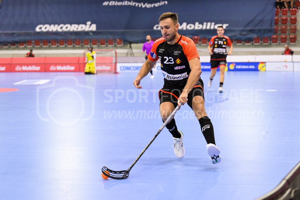 HC Rychenberg vs. Floorball Köniz - 28. August 2022 | HC Rychenberg vs. Floorball Köniz
AXA Arena, Winterthur
Tobias Studer (#23 HC Rychenberg)
Bild: Sportfotografie Markus Aeschimann | www.markus-aeschimann.ch - Realisiert mit Pictrs.com