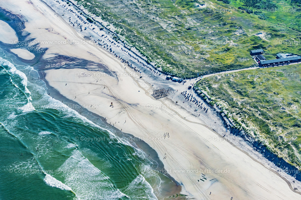 Norderney_Strand_Weisse_Düne_Ehemal_Kiosk_Weisse_Dne_ELS_6607050923 | NORDERNEY 05.09.2023 Sandstrand- mit Strandkörben am Nordstrand auf der Insel Norderney im Bundesland Niedersachsen, Deutschland. // Sandy beach with beach chairs on the northern beach on the island of Norderney in the state of Lower Saxony, Germany. Foto: Martin Elsen