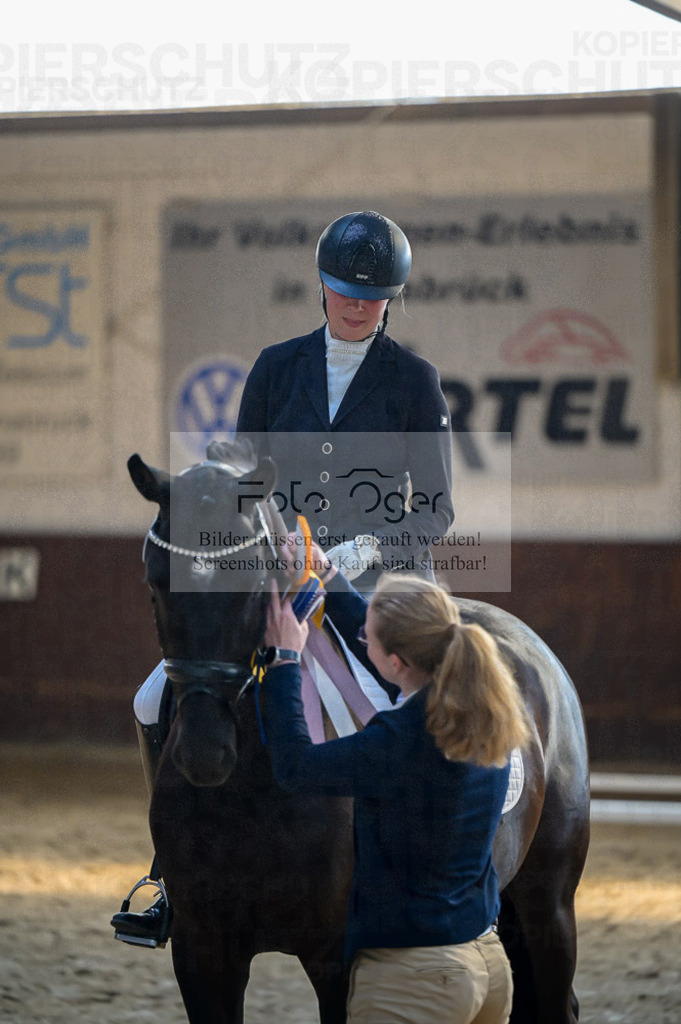 Reitturnier Voxtrup | Entdecke hochwertige Reitturnierfotos von Foto Oger. Professionell, emotional und authentisch – jetzt Lieblingsmomente im Shop bestellen.Deutschlandweite Turnierfotografie. - Realisiert mit Pictrs.com