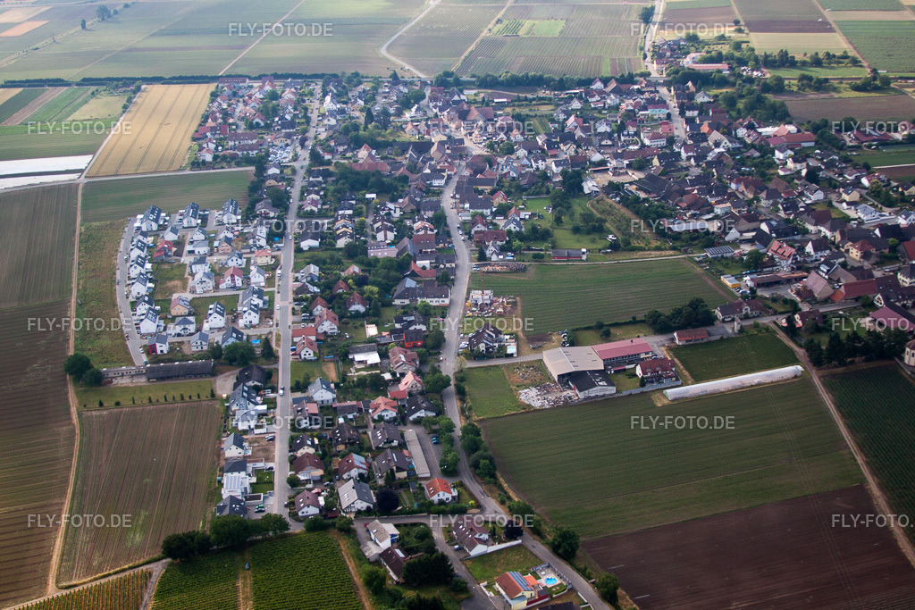 Ortsansicht der Straßen und Häuser der Wohngebiete | Luftbild: Ortsansicht der Straßen und Häuser der Wohngebiete im Ortsteil Tunsel in Bad Krozingen im Bundesland Baden-Württemberg in Deutschland. Foto: IMG_68246.jpg vom 19.06.2014 durch Werner Riehm/FLY-FOTO.de - Realisiert mit Pictrs.com