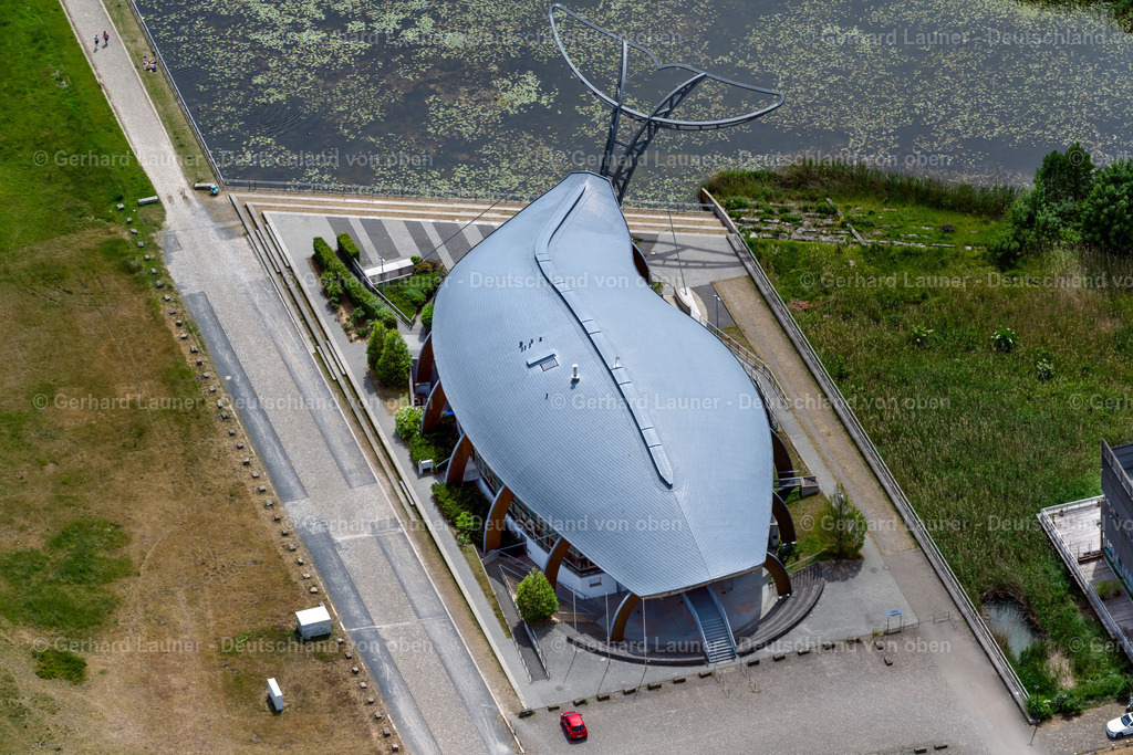 4030763 | HANNOVER 02.06.2020 Gebäude der Veranstaltungshalle Expowal - Eventlocation an der Straße Chicago Lane im Ortsteil Bemerode in Hannover im Bundesland Niedersachsen, Deutschland. Weiterführende Informationen bei: LIM gGmbH,  RTW Architekten GmbH. // Building of the indoor arena Expowal - Eventlocation on street Chicago Lane in the district Bemerode in Hannover in the state Lower Saxony, Germany. Further information at: LIM gGmbH,  RTW Architekten GmbH. Foto: Gerhard Launer
