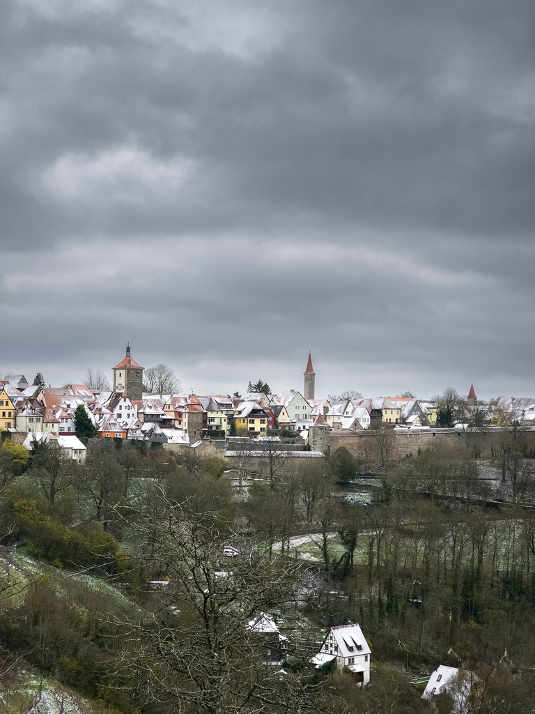 20241121_093821 | Rothenburg ob der Tauber. Nur hier gibt es Exklusive und passend zur Jahreszeit Ihr Wandbild, T-Shirt, Tasse und alles was das Rothenburg Herz begehrt. - Realisiert mit Pictrs.com