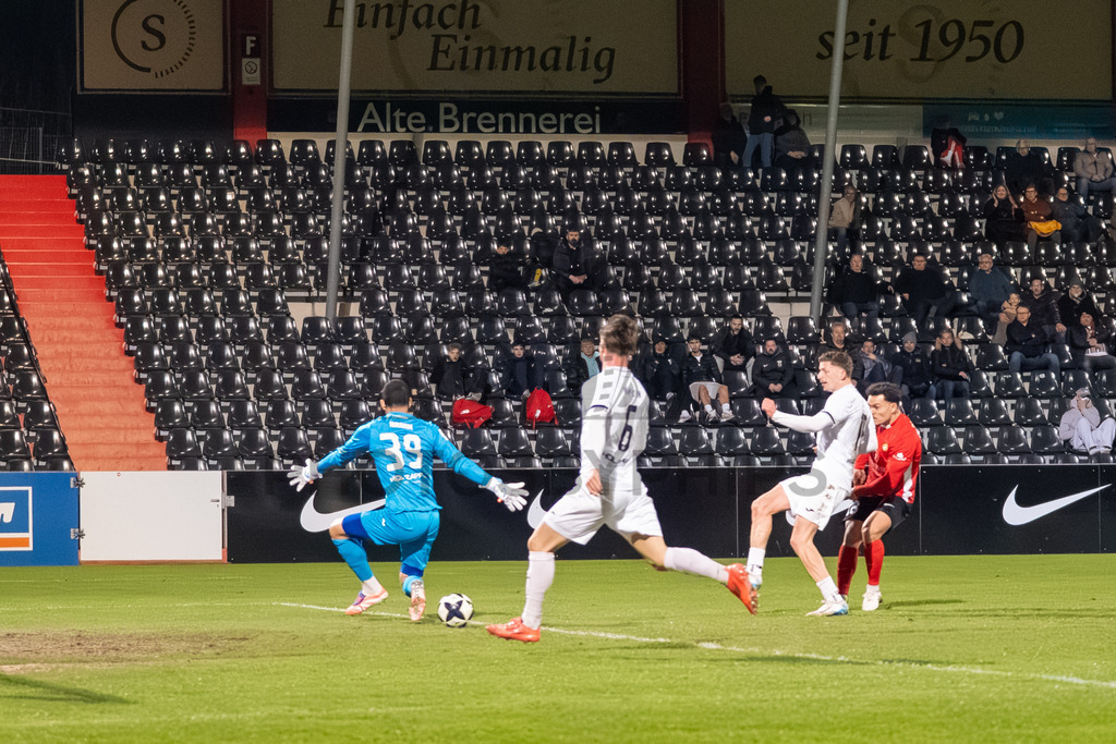 SG Sonnenhof Grossaspach vs. TSV Steinbach Haiger, Fussball, Regionalliga Suedwest, 25. Spieltag, 20.03.2026 | Niklas Pollex (SG Sonnenhof Großaspach, #18) trifft zum 2:1,SG Sonnenhof Grossaspach vs. TSV Steinbach Haiger, Fussball, Regionalliga Suedwest, 25. Spieltag, 20.03.2026Foto: photosbyphips/Philip Ziegler