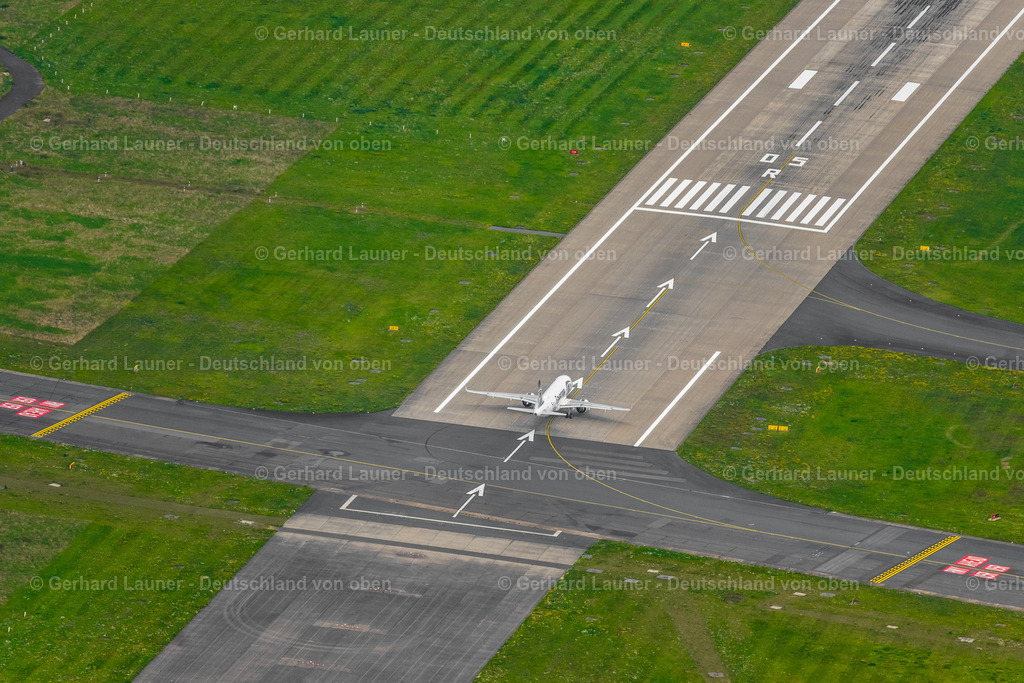 4049630 | startende Passagiermaschine am Flughafen Düsseldorf