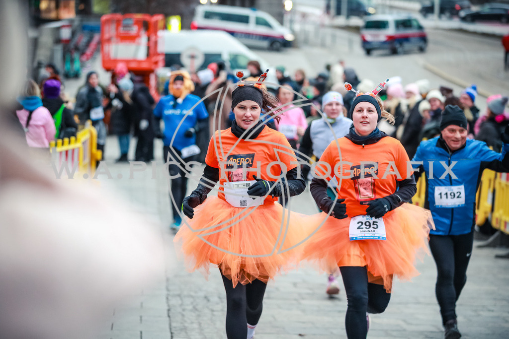 SILVESTERLAUF LINZ 25 | Linz, AUSTRIA, 31. Dezember 25, TRIRUN SILVESTERLAUF LINZ 25 , Image shows: 
Photo: WAPICS / BINDER Manuel
