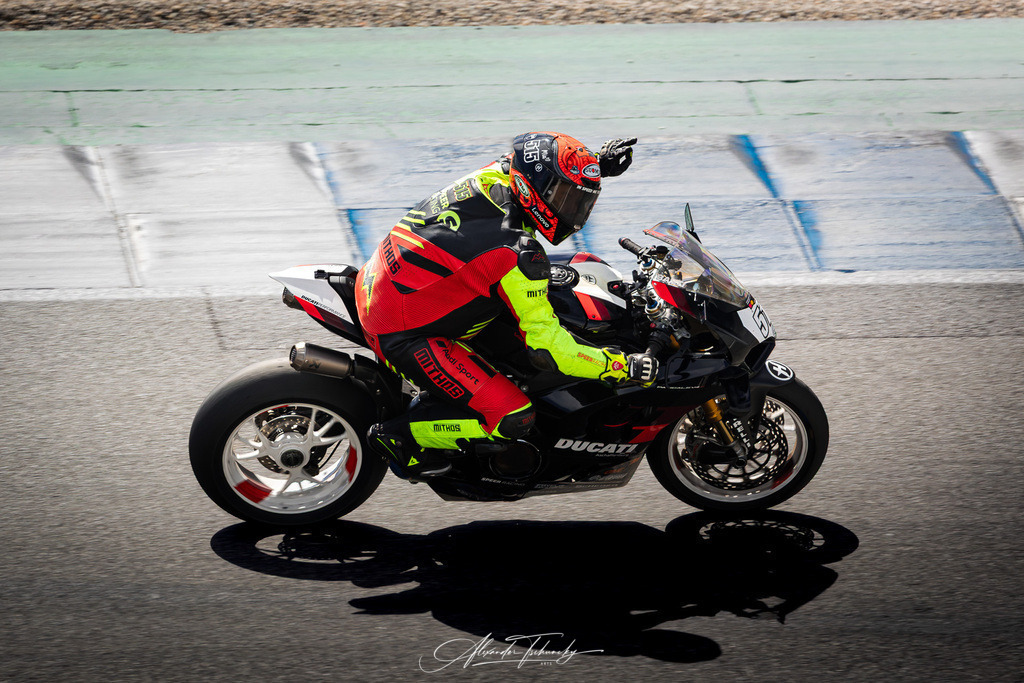 Ducati Trackday Hockenheimring 2026 | Entdecken Sie die faszinierende Welt von Alexander Tschuncky Arts: Kreative Fotografie, atemberaubende Automobilkunst und hochwertiger Bilderdruck. Lassen Sie sich inspirieren! - Realisiert mit Pictrs.com