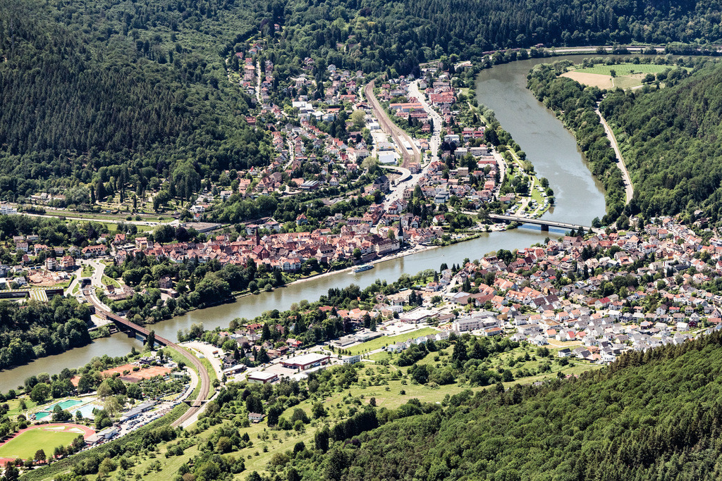 dr__0029901.jpg | NECKARGEMüND 02.06.2019 Stadtansicht am Ufer des Flußverlaufes der Neckar im Ortsteil Kleingemünd in Neckargemünd im Bundesland Baden-Württemberg, Deutschland. // City view on the river bank of Neckar in the district Kleingemuend in Neckargemuend in the state Baden-Wurttemberg, Germany. Foto: Daniel Reiter