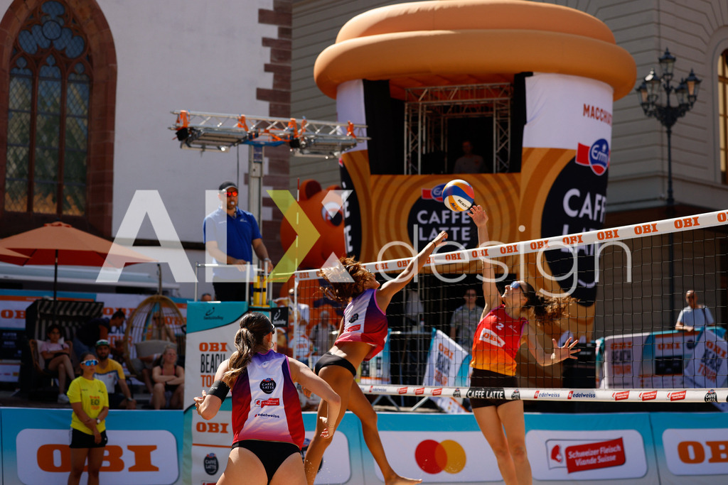 Obi BeachTour 2026 - Basel | BASEL, SWITZERLAND - JULY 18: NOEMI GRÜNIG (SUI) attack / spike against ANNA LUTZ (SUI) block during the Obi BeachTour 2026 match between ZOBRIST / LUTZ (SUI) and GRÜNIG / PROBST (SUI) at Barfüsserplatz on July 18, 2026 in Basel, Switzerland. - Realisiert mit Pictrs.com