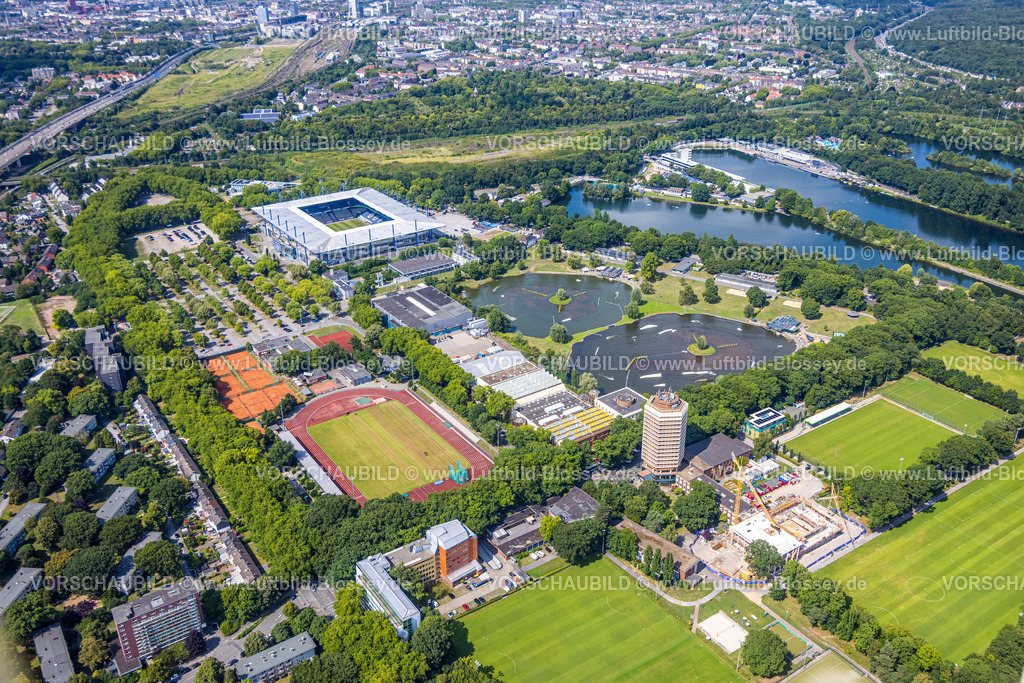 Duisburg250705994Sued | Luftbild, Duisburg-Süd, Sportpark mit Schauinsland-Reisen-Arena, auch Wedau-Stadion, Margaretensee mit Wasserski und Wakeboard Anlage, Sportschule Wedau mit Baustelle und Hochhaus, rechts die Regattabahn, Neudorf, Duisburg, Ruhrgebiet, Nordrhein-Westfalen, Deutschland