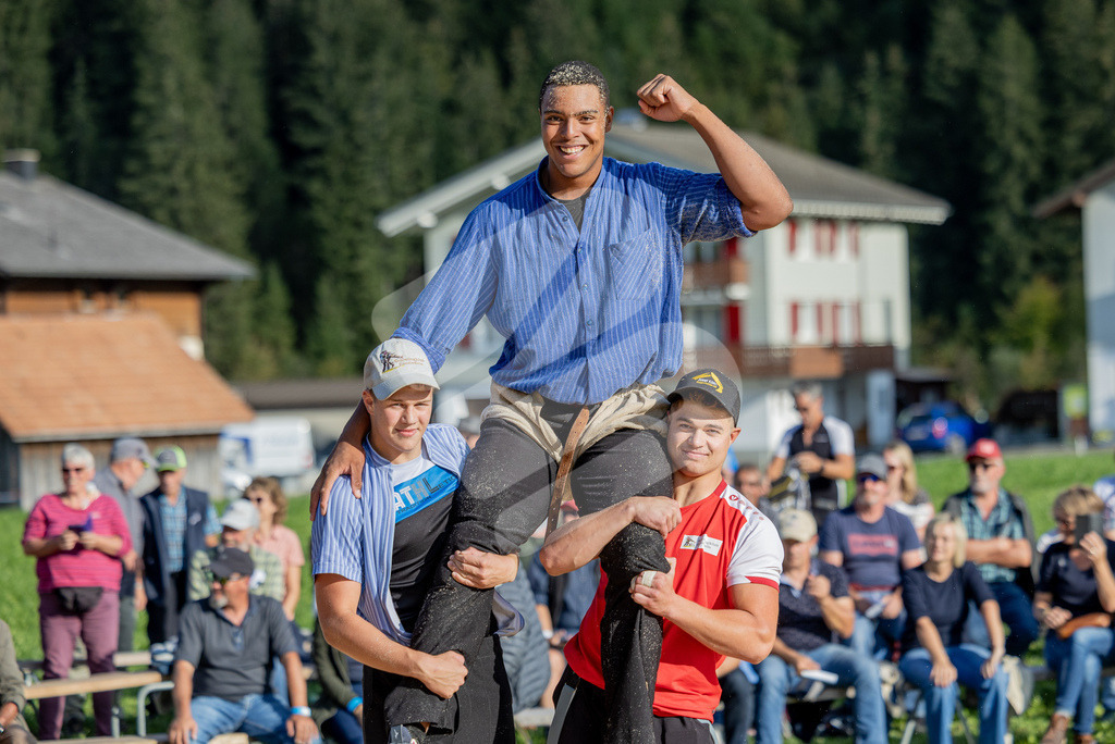 Unteriberg2026_6G_00330 | Die Schwinger des Schwyzer Kantonalen Schwingerverbandes: Fotos, die Dynamik und Leidenschaft festhalten, sowie emotionale Momente aus dem traditionellen Schwingsport zeigen. - Realisiert mit Pictrs.com