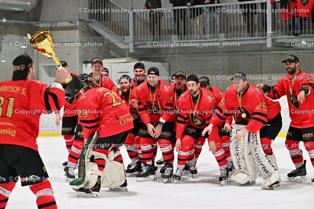 Lendhafen Seelöwen vs. Spartans Althofen | Meisterfeier Spartans Althofen Mannschaft, Lendhafen Seelöwen vs. Spartans Althofen, Lendhafen Seelöwen vs. Spartans Althofen am 14.02.2025 in Ferlach (HTC Eishalle Ferlach), Austria, (Photo by Bernd Stefan)