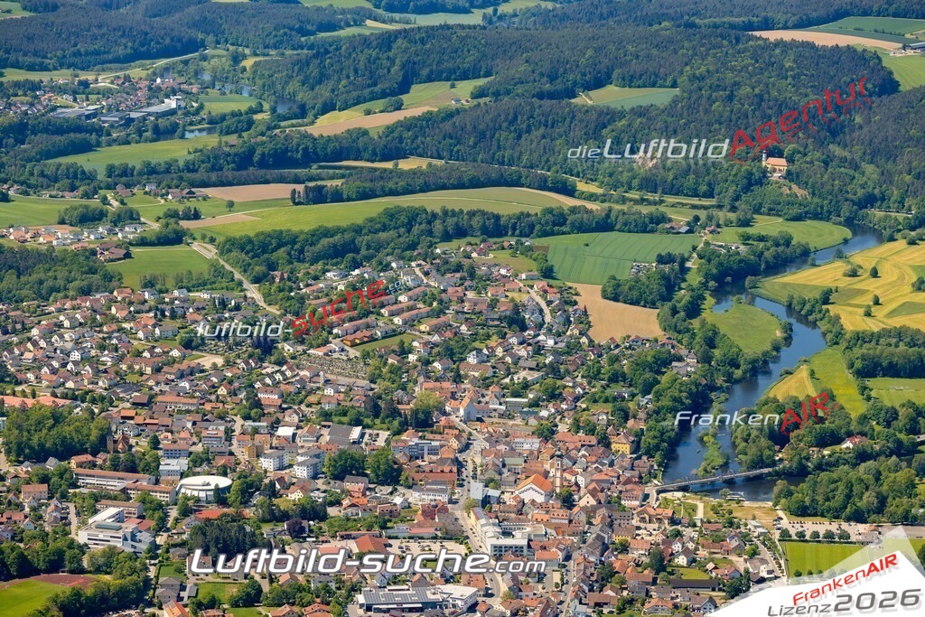 Das Luftbild zeigt :  Roding - Die Luftaufnahme wurde 2024 vom UL-Flugzeug aus erstellt ( keine Drohne ) - Hochauflösende Luftaufnahme - Für grossformatige Ausdrucke geeignet. Die Geschenkidee !Mit Lizenz und Bildrechte bestellbar