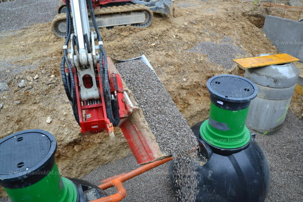 bib-lg03-abwasserkanal-0092 | Nach LV-Leistungsgruppen sortierte Detailfotos über den Bau eines Hauses. Alle Hausbau-Bilder direkt vom Urheber und Autor der Website Haus-Selber-Bauen.com