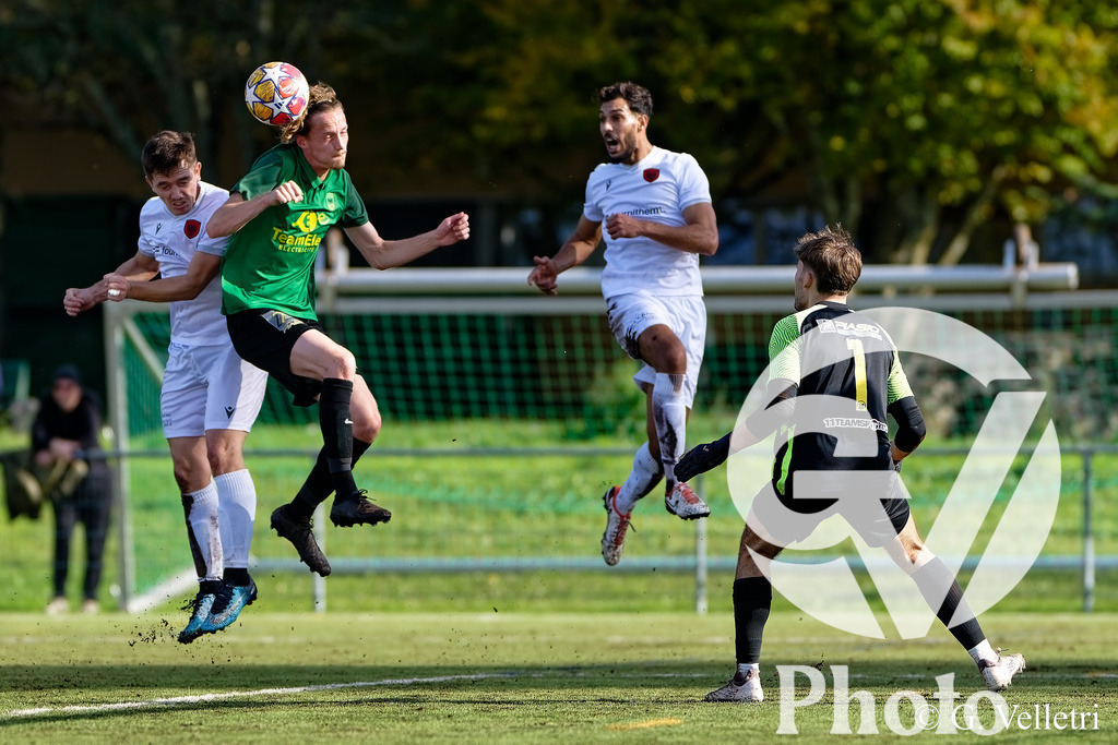 2eme ligue - FC Veyrier - FC Kosova |  durant le match de 2eme ligue entre FC Veyrier et FC Kosova au Stade du Grand-Donzel à Veyrier, Suisse