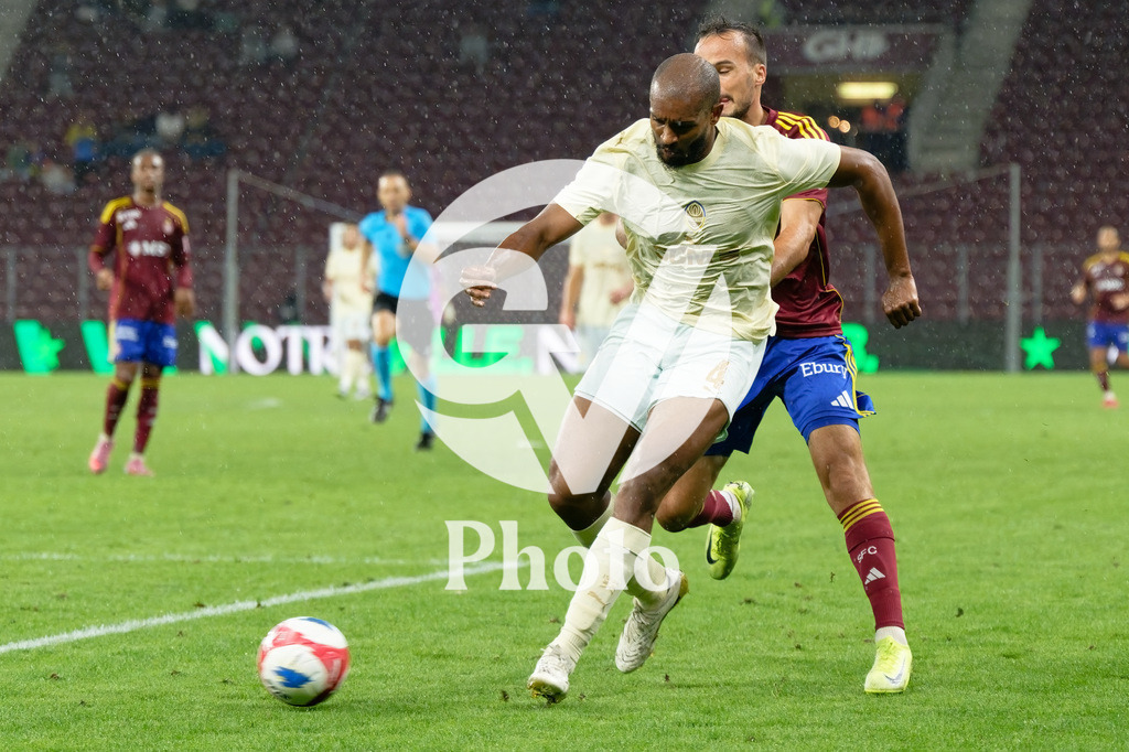 UEFA Conference League Play-offs 2nd leg - Servette FC v FC Shakhtar Donetsk | Jeremy Guillemenot (21 Servette FC) Marlon Santos (4 FC Shakhtar Donetsk)  battle for the ball (duel)  during the UEFA Conference League Play-offs 2nd leg match between Servette FC and FC Shakhtar Donetsk at Stade de Geneve in Geneva, Switzerland