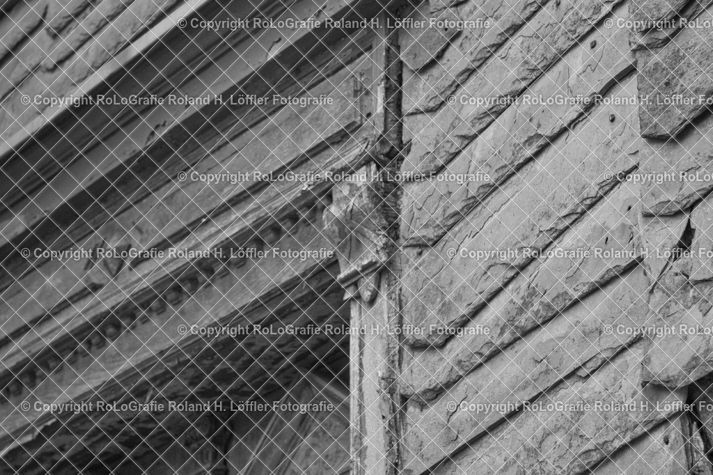 Altes-Haus-08-G | Details eines alte Hauses, Hauseingang Verzierung - Realisiert mit Pictrs.com
