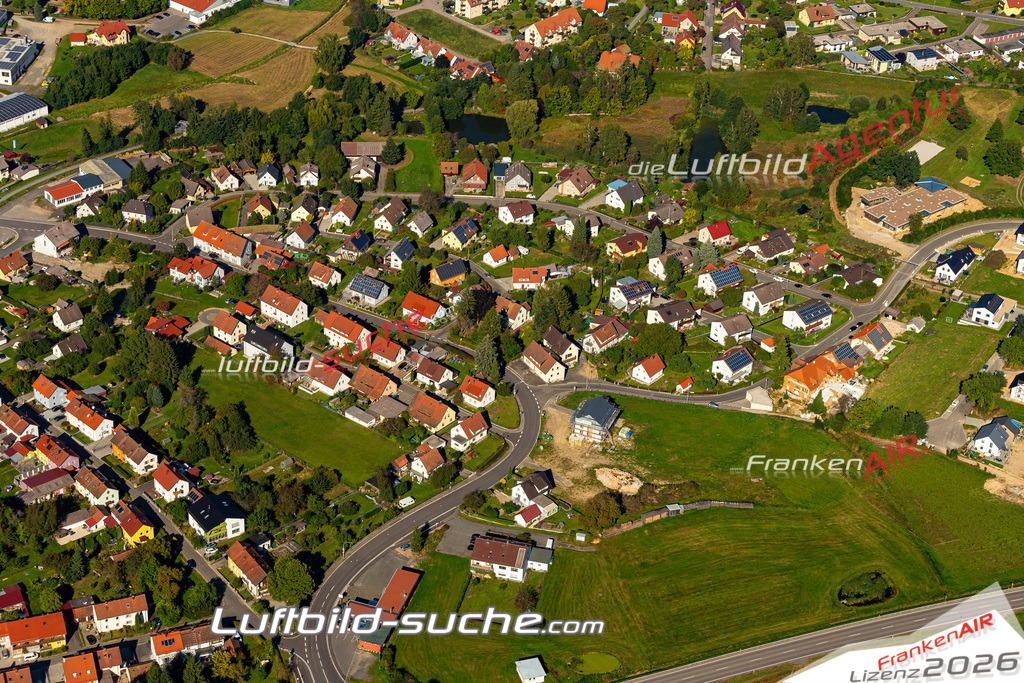 Aktuelles Luftbild von  Oberviechtach Kauf mit Lizenz / Bildrechten möglich- Die Luftaufnahme wurde 2021 mittels UL-Flugzeug erstellt ( keine Drohne ) - hochauflösende Kamera-Systeme von  Canon -Beste Qualität - Für grossformatige Ausdrucke geeignet. Die Geschenkidee !