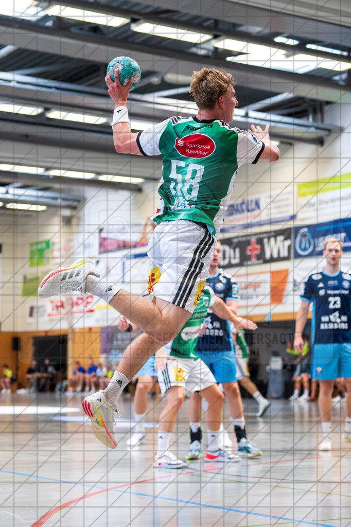 IHC 2026 - TSV Hannover-Burgdorf vs. HC Hamburg | Daniel Weber (TSV Hannover-Burgdorf #58); IHC 2026 - TSV Hannover-Burgdorf vs. HC Hamburg am 09.08.26 in Sporthalle KGS, Schneverdingen - Realisiert mit Pictrs.com