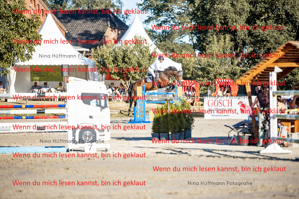 BK1A8427 | Turnierbilder Turnierfotos Nina Hüffmann Turnierfotografie Pferdefotografie Tierzeichnung Haustierzeichnung Pferdezeichnung Hundezeichnung Videograf  - Realisiert mit Pictrs.com