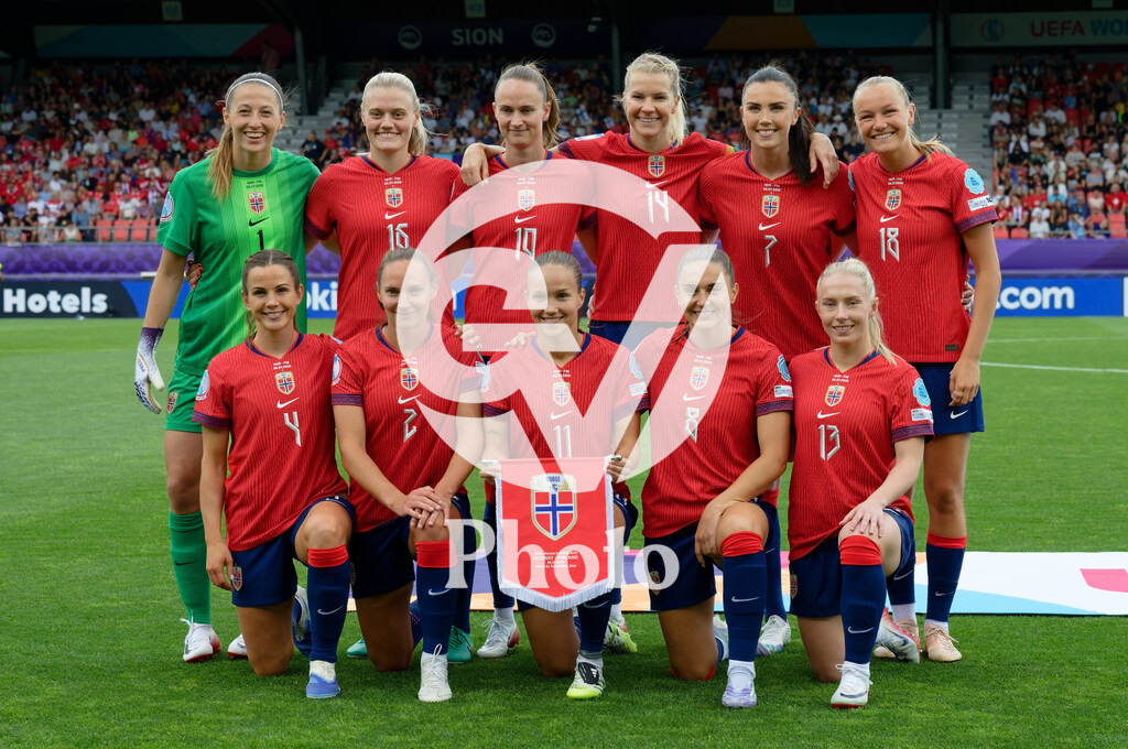 Norway v Finland - UEFA Women's EURO 2025 Group A | SION, SWITZERLAND - JULY 6: players of Norway pose for team photo  during the UEFA Womens EURO 2025 Group A match between Norway and Finland at Stade de Tourbillon on July 6, 2025 in Sion, Switzerland. (Photo by Giuseppe Velletri/Sports Press Photo/Getty Images)