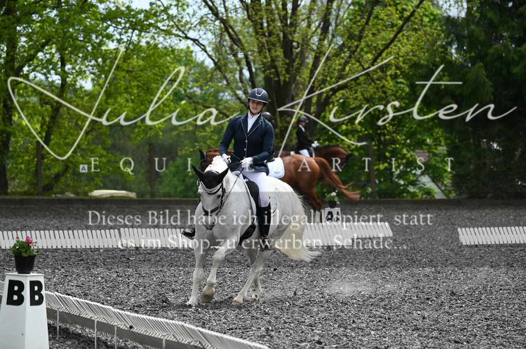 20230512_JK-Röhrsdorf-07-214 | Pferde- und Turnierfotografie in Westsachsen. Pferdeportraits, Auftragszeichnungen und intuitive Kunst.