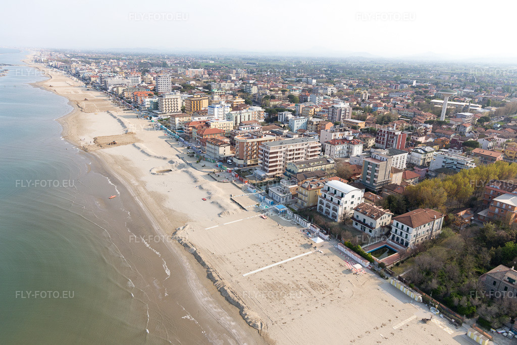 Vue aérienne: Vue de la ville à Casa la Torretta dans le département Émilie-Romagne, Italie. Photo: IMG_098397.jpg prise le 05/04/2017 par Werner Riehm/FLY-FOTO.eu – Résolution de l'original: 5472 x 3648 px