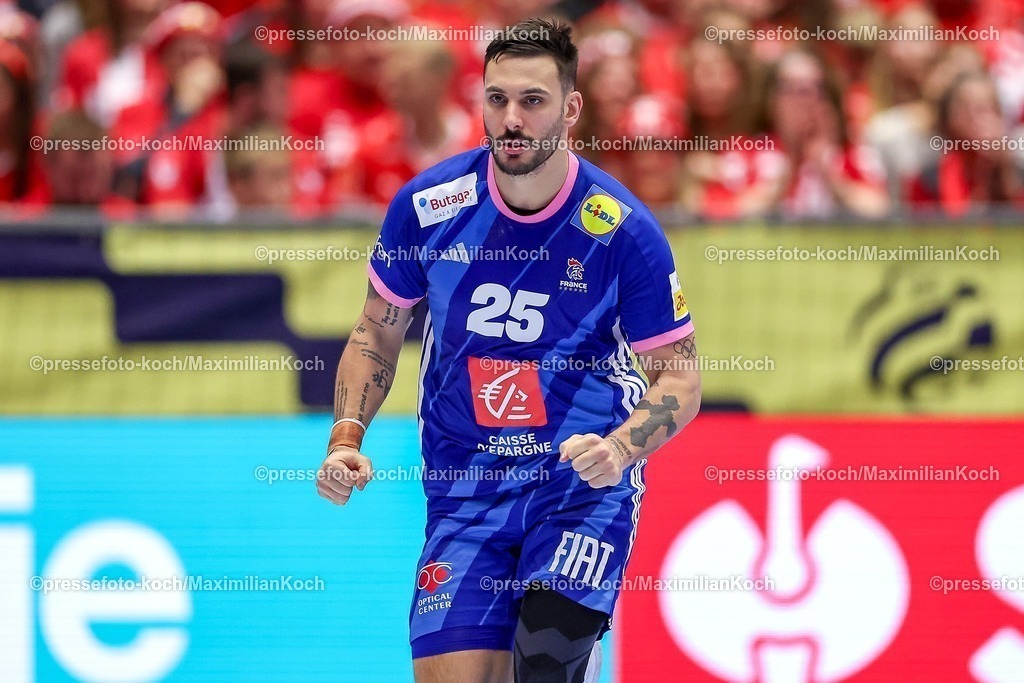 EHF24012601099 | 24.01.2026, Handball, Men's EHF EURO 2026, Frankreich - Portugal, Jyske Bank Boxen in Herning, Dänemark, Main Round:  Hugo Descat (France #25) jubelnd