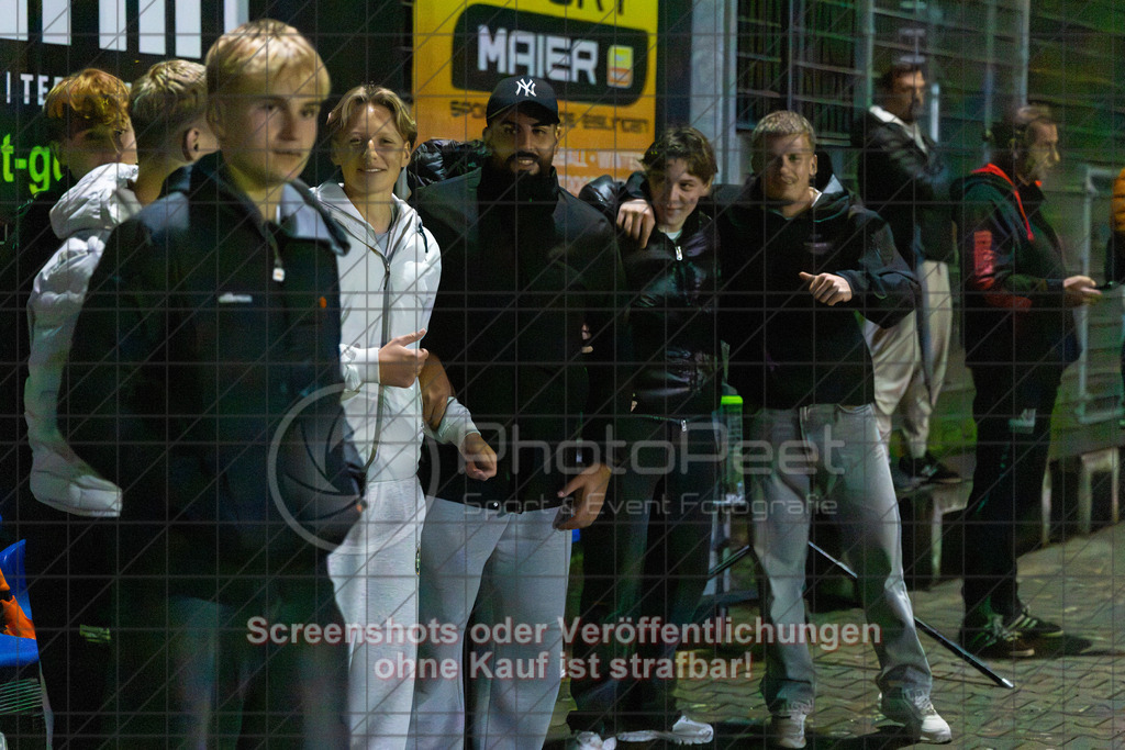 20261008_201149_0243_(c)_by_PhotoPeet | #,TSV Eschenbach (weiß) vs. SV Ebersbach (schwarz), Fußball, Bezirkspokal der Herren, Saison 2026/2027, Kunstrasenplatz, Schlater Straße, 73107 Eschenbach, 08.10.2026 - 19:30 Uhr,Foto: PhotoPeet / Sport- &amp; Eventfotografie / Peter Harich
