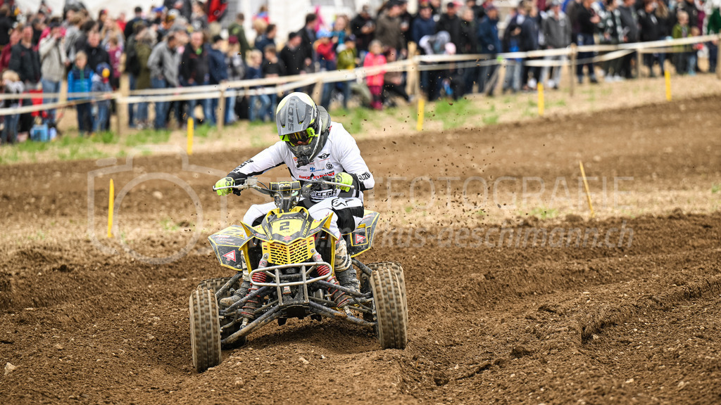Motocross Schlatt bei Winterthur - 30. April 2023 | Quadfahrer in der Kategorie Quad am Motocross Schlatt bei Winterthur, 30. April 2023. 
Instagram: @mx_schlatt | @mc_wila | @sam_schweiz
Bild: Sportfotografie Markus Aeschimann | www.markus-aeschimann.ch - Realisiert mit Pictrs.com