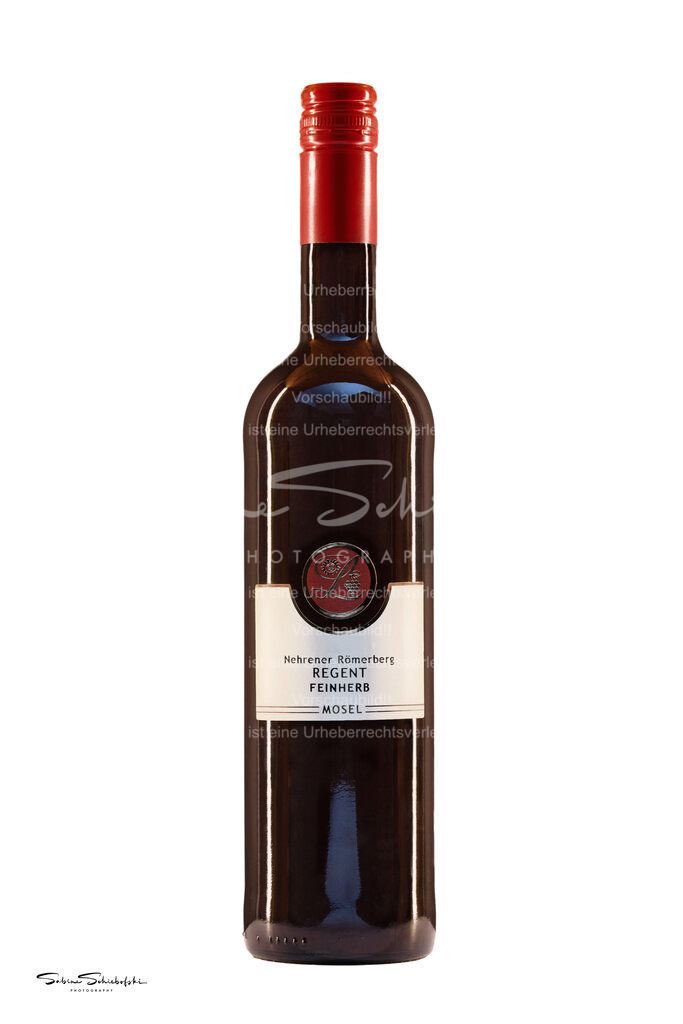 Flaschen (Freisteller) "Ferienweingut Liebfried", Nehren/Mosel | People- und Tierfotografie, Imageaufnahmen, Veranstaltungsfotografie und Wandbilder aus der Natur ★ Made in Germany ✔️ Druck + Downloads ✔️ Naturfotografie in Top Qualität ★ schneller Versand, weltweite Lieferung! - Realisiert mit Pictrs.com