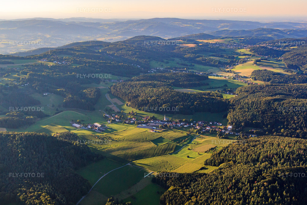 Luftbild: Ortsansicht im Odenwald von Süden im Ortsteil Kocherbach in Wald-Michelbach im Bundesland Hessen in Deutschland. Foto: IMG_52016.jpg vom 18.08.2012 durch Werner Riehm/FLY-FOTO.de