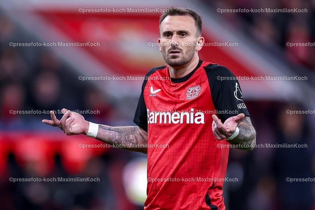 Lev02022501052 | 02.02.2025, Fußball, Bayer 04 Leverkusen - TSG 1899 Hoffenheim, 1. Fußball Bundesliga, 20. Spieltag, BayArena, Saison 2024 2025: Aleix Garcia (Bayer04 Leverkusen #24)DFB regulations prohibit any use of photographs as image sequences and or quasi-video.