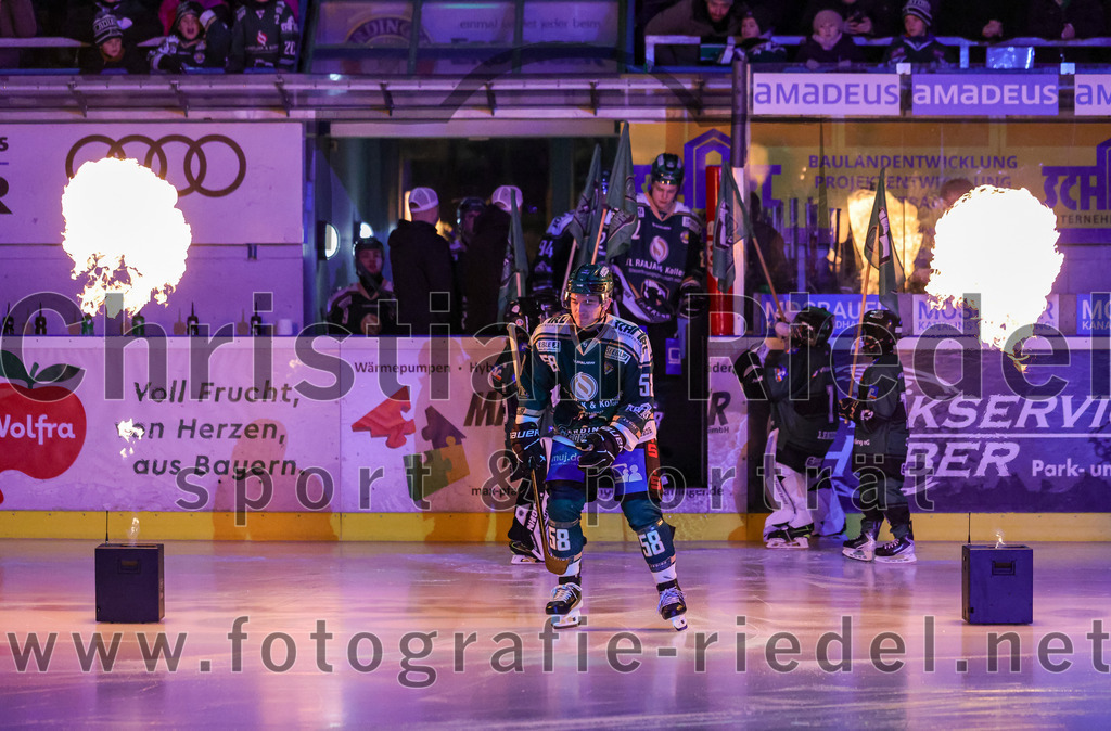 2025-12-28_025_TSV_Erding_gegen_onesto_Tigers_Bayreuth | Erding, Deutschland, 28.12.2025:Eishockey, Oberliga Süd 2025 / 2026, 31. Spieltag, TSV Erding gegen onesto Tigers Bayreuth, Endergebnis: 6:5 n.V.Paul Pfenninger (Erding Gladiators, #58)Foto: Christian Riedel / fotografie-riedel.net