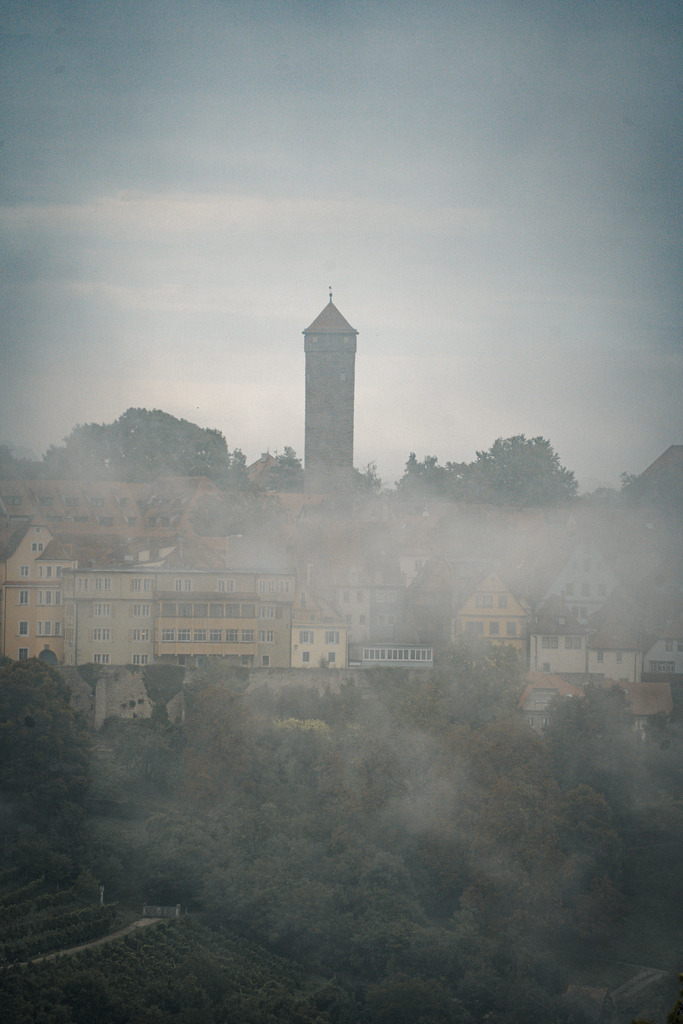 DSC01212 | Rothenburg ob der Tauber. Nur hier gibt es Exklusive und passend zur Jahreszeit Ihr Wandbild, T-Shirt, Tasse und alles was das Rothenburg Herz begehrt. - Realisiert mit Pictrs.com