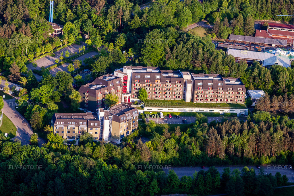 Luftbild: Langensteinbach, SRH Fachschule für Physiotherapie im Ortsteil Langensteinbach in Karlsbad im Bundesland Baden-Württemberg in Deutschland. Foto: IMG_27593.jpg vom 23.05.2010 durch Werner Riehm/FLY-FOTO.de
