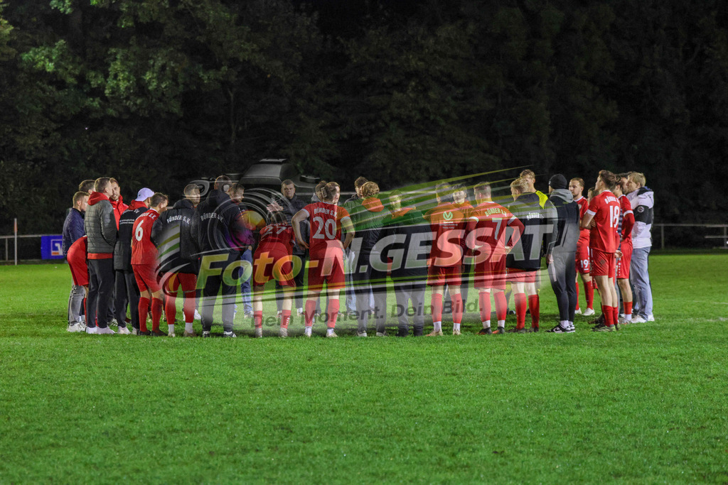 Bünder SV - VfL Mennighüffen | Auf dem Bild zu sehen: Bünder SV: Nach dem SpielBünder SV, VfL Mennighüffen, Saison 26/27, Kreispokal, Viertelfinale, Bünde, Deutschland - Realisiert mit Pictrs.com