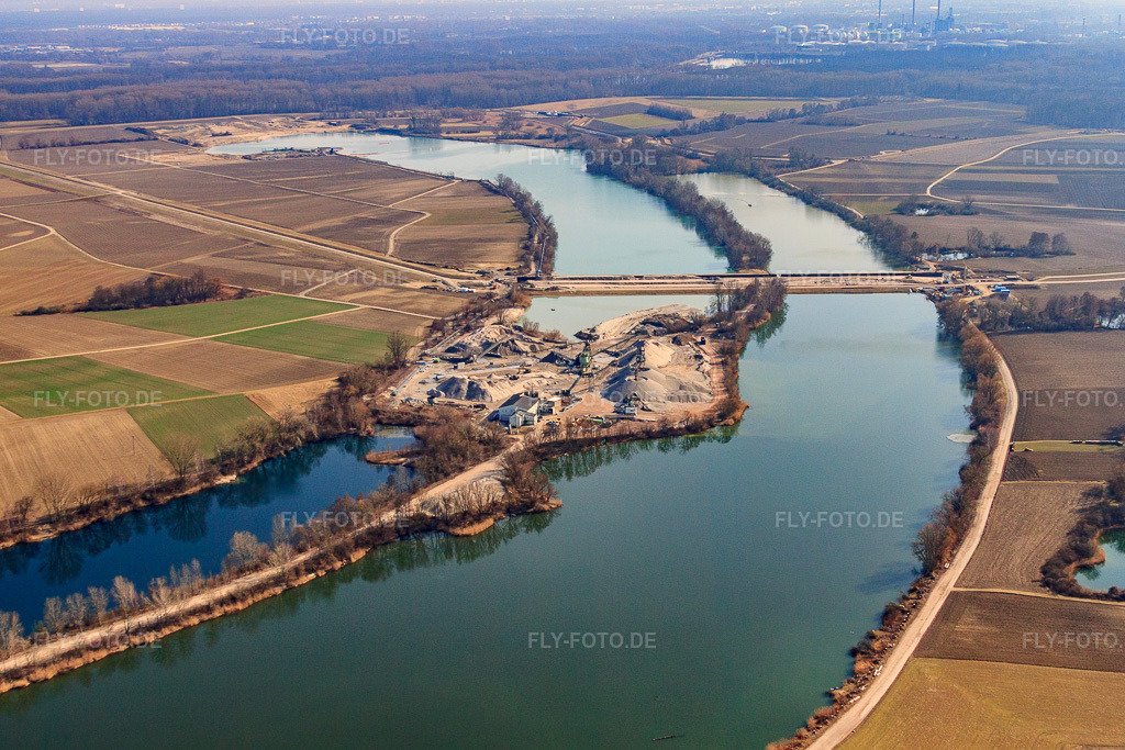 Luftbild: Polderdamm durch den Baggersee in Neupotz im Bundesland Rheinland-Pfalz in Deutschland. Foto: IMG_48925.jpg vom 09.03.2012 durch Werner Riehm/FLY-FOTO.de