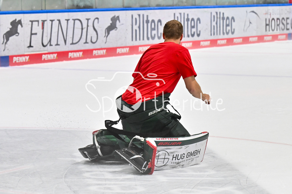 Augsburger Panther - Iserlohn Roosters | Die Augsburger Panther feiern zusammen mit ihren Fans den Heimsieg gegen Iserlohn / Penny DEL: Augsburger Panther - Iserlohn Roosters; Curt Frenzel Stadion am 21.09.2025 / im Bild Michael GARTEIG (Augsburger Panther 34