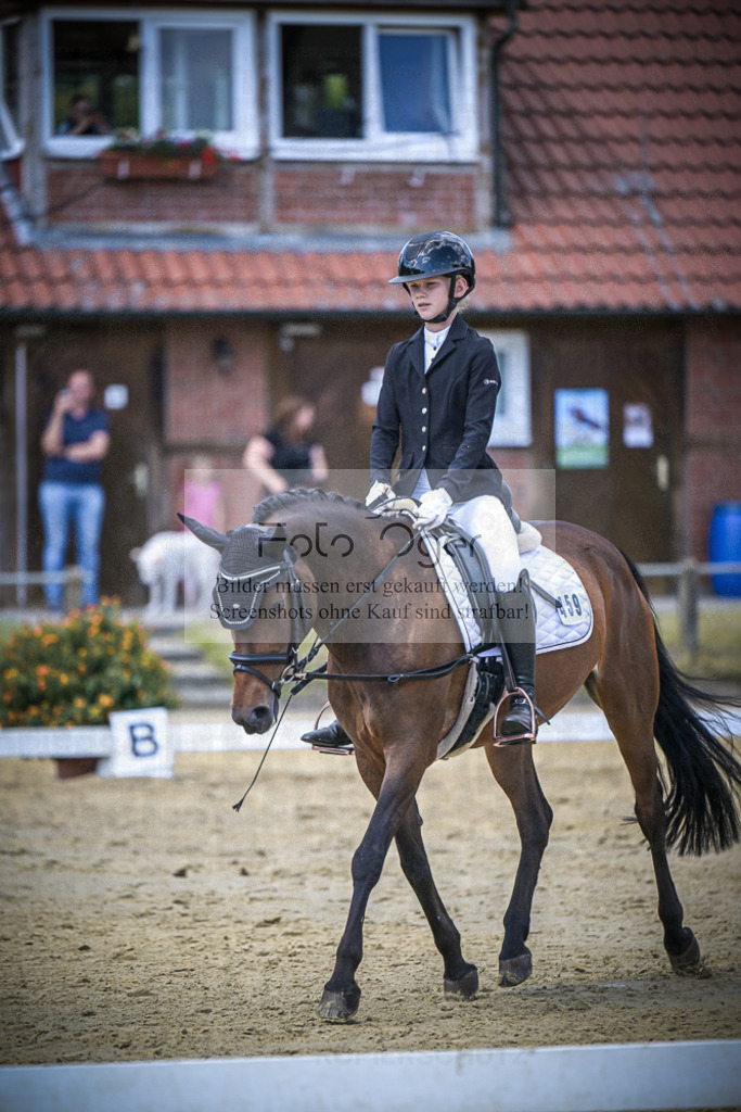 DOS_6398 | Entdecke hochwertige Reitturnierfotos von Foto Oger. Professionell, emotional und authentisch – jetzt Lieblingsmomente im Shop bestellen.Deutschlandweite Turnierfotografie. - Realisiert mit Pictrs.com