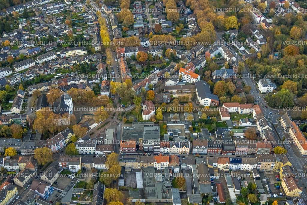 Gelsenkirchen231102886 | Luftbild, Baustelle an der GGS Turmschule mit Wohngebiet Schonnebecker Straße mit evang. Kirche Rotthausen, umgeben von herbstlichen Laubbäumen, Rotthausen, Gelsenkirchen, Ruhrgebiet, Nordrhein-Westfalen, Deutschland