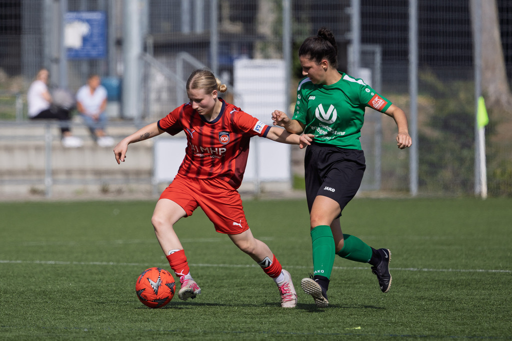 FCHSTE_250921_1970 | 1.FC Heidenheim 1846 II vs. TV Steinheim, Fußball, Frauen, Bezirksliga, 2025/2026, 2.Spieltag, 21.09.2025 in Heidenheim, Kunstrasen b. Voith-Arena West(Foto: Michael Bulling) - Realisiert mit Pictrs.com