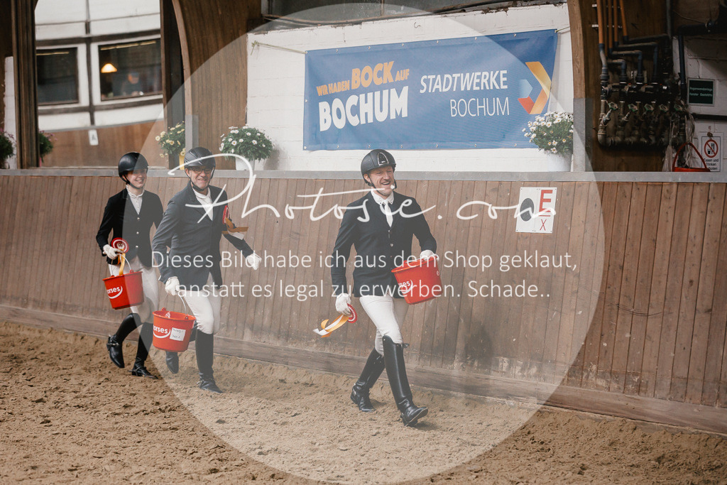 3I6A7679 | Stimmungsvolle Portraits und Reitsportfotografie im Ruhrgebiet und im Münsterland.

Pferdefotografie, Hundefotografie, Tierfotografie, Reportagen, Portraits von Tier und Mensch, Turnierfotografie in Bochum, Recklinghausen, Marl, Haltern am See, Dülmen.. - Realisiert mit Pictrs.com