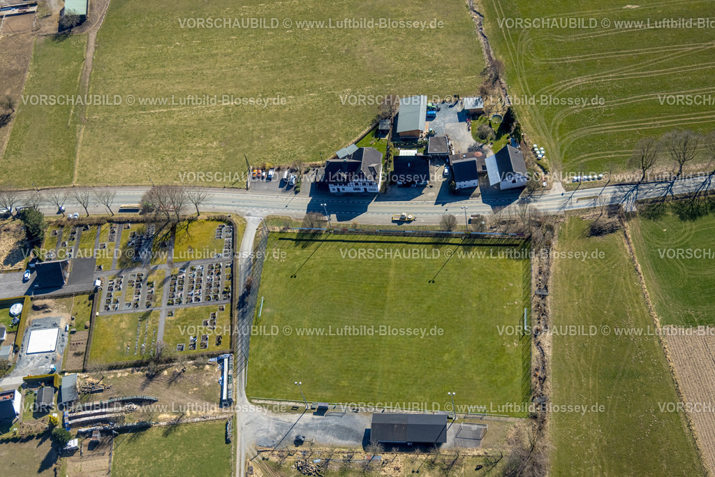Eslohe220303990 | Luftbild, Sportplatz und Friedhof in Niedersalwey, Eslohe, Sauerland, Nordrhein-Westfalen, Deutschland