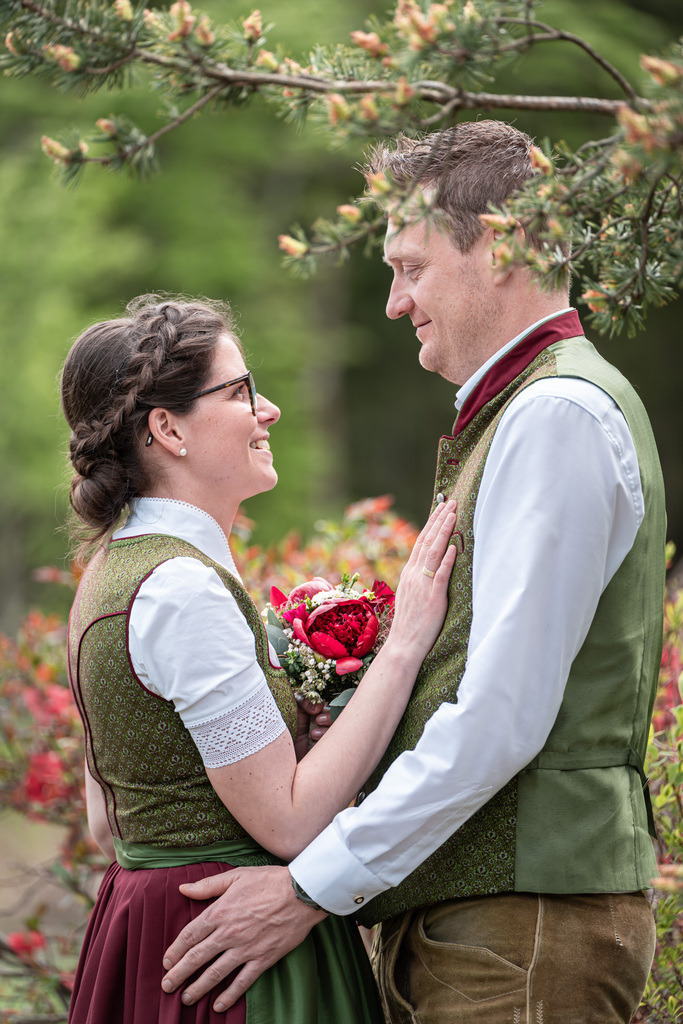 Highlights-30 | Ich bin dein zuverlässiger Hochzeitsfotograf oder Fotograf für die Taufe eures Kindes?
Gefallen dir hochauflösende Panorama Landschaftsbilder der Tiroler Alpen, insbesondere dem Wilden Kaiser?
Dann bist du hier genau richtig! - Realisiert mit Pictrs.com
